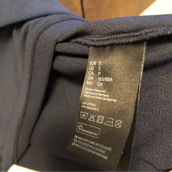 Final Drop! Navy H&M Top - Picture 3 of 8